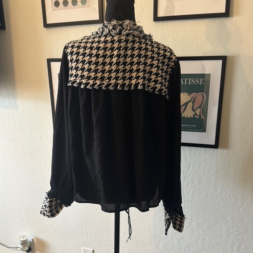 Gracia Black and White Boxy Button Down Shirt - Picture 3 of 6